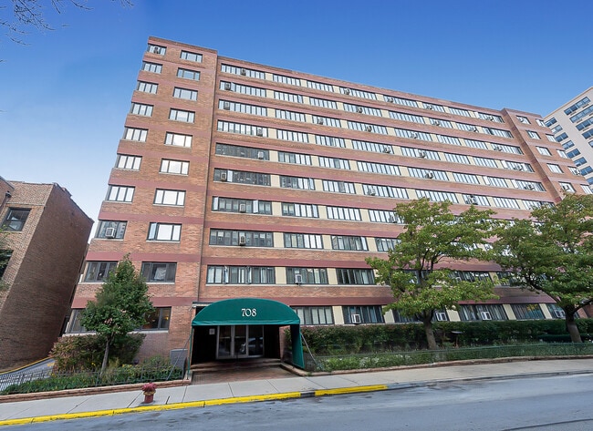 property at 708 W Bittersweet Pl