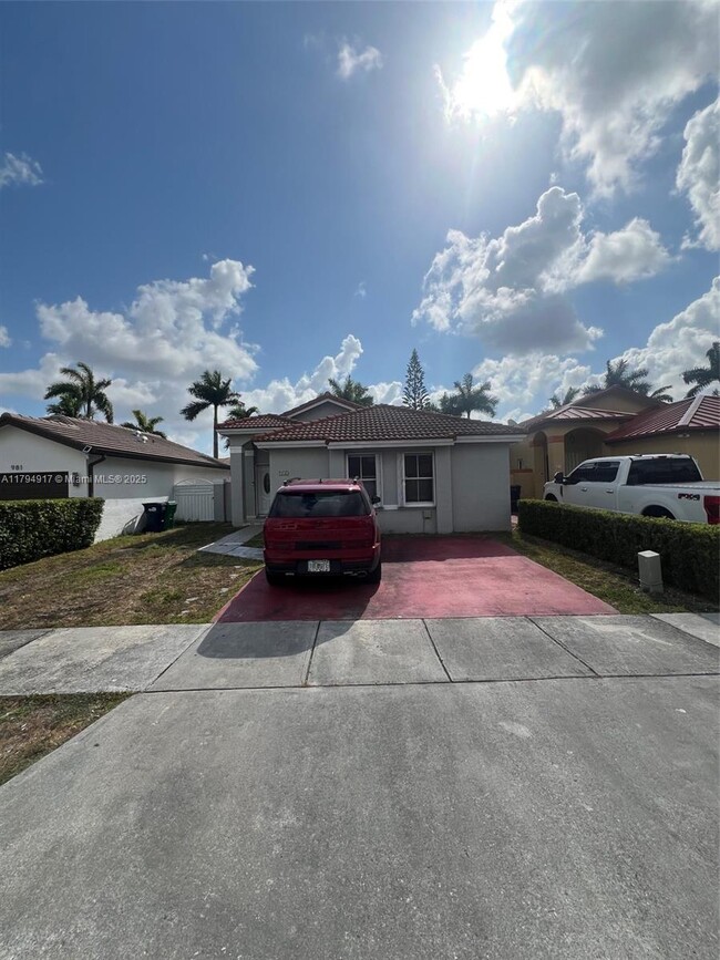 973 NW 132nd Ave W in Miami, FL - Foto de edificio - Building Photo