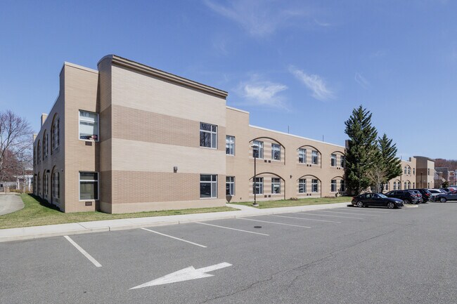 10 Link Dr in Rockleigh, NJ - Building Photo - Building Photo