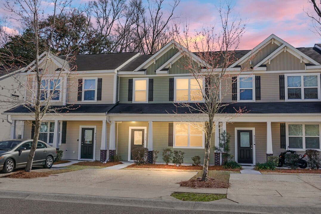 9155 Parlor Dr in Ladson, SC - Foto de edificio