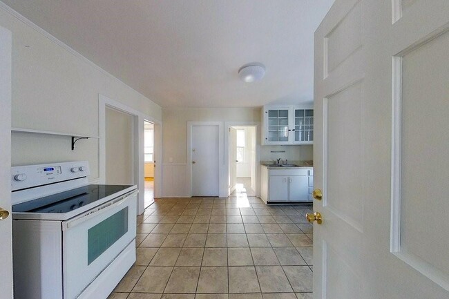 19 Dixon St in Newport, RI - Building Photo - Building Photo