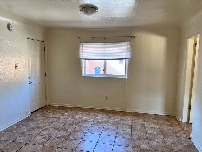 5315 10th Ct NW in Albuquerque, NM - Foto de edificio - Building Photo