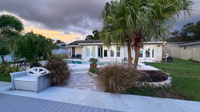 3954 14th Ln NE in St. Petersburg, FL - Building Photo - Building Photo
