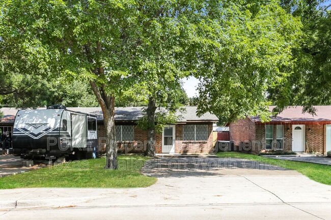 409 Cousins Ln in Arlington, TX - Building Photo - Building Photo