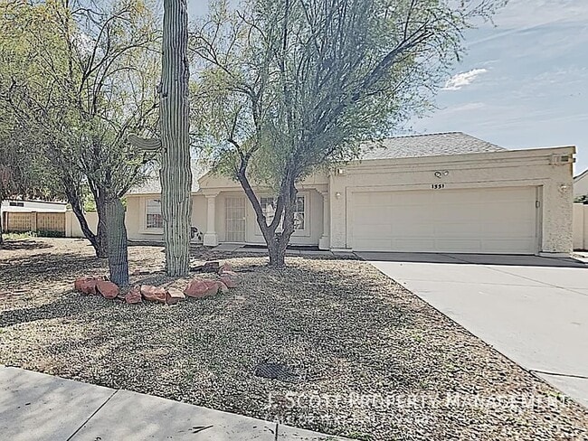 property at 1551 E Dava Dr