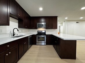 7021 Betty Dr in Huntington Beach, CA - Building Photo - Building Photo