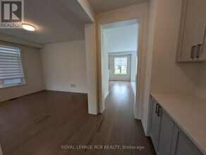 22 Sandhill Cres in Adjala-Tosorontio, ON - Building Photo - Building Photo