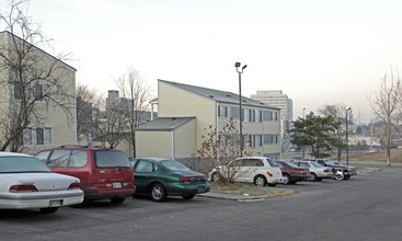 Vista Apartments at Summit Hill in Knoxville, TN - Foto de edificio - Building Photo