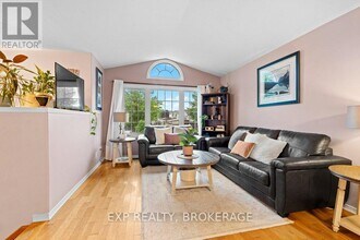 1313 Juniper Dr in Kingston, ON - Building Photo - Building Photo