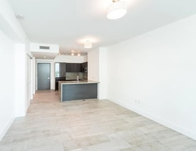 1080 Brickell Ave, Unit 1705 in Miami, FL - Foto de edificio - Building Photo