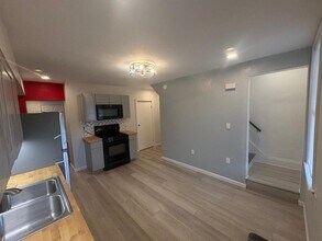 429 Monongahela Ave, Unit 430 in Glassport, PA - Foto de edificio - Building Photo