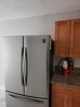 5700 NW 28th St, Unit 5700 in Lauderhill, FL - Foto de edificio - Building Photo