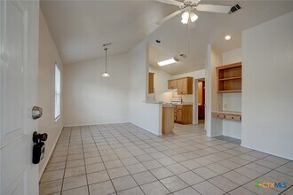 427 Lindsey St in San Marcos, TX - Building Photo - Building Photo
