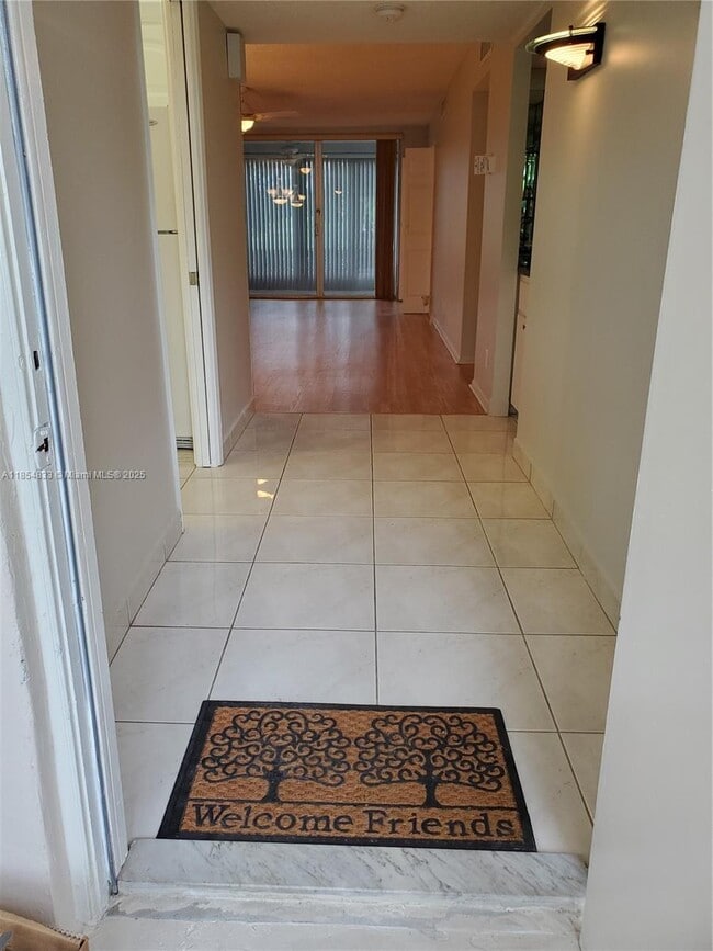 2901 S Palm Aire Dr in Pompano Beach, FL - Building Photo - Building Photo