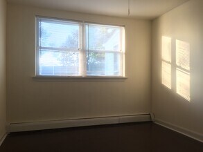 382 Kingwood Rd in King of Prussia, PA - Building Photo - Building Photo