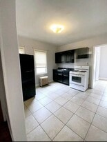 195 Shephard Ave, Unit 3