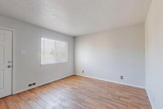 225 Hanosh Ct SE in Albuquerque, NM - Building Photo - Building Photo