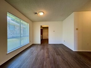 5700 Wilshire Dr in Waco, TX - Building Photo - Building Photo
