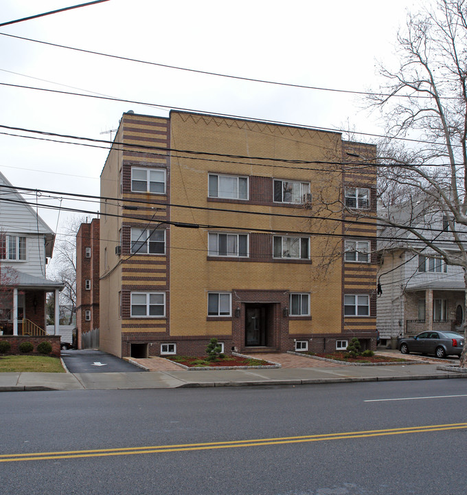 863 Kennedy Blvd in Bayonne, NJ - Foto de edificio