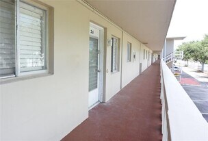 3751 S School Ave in Sarasota, FL - Building Photo