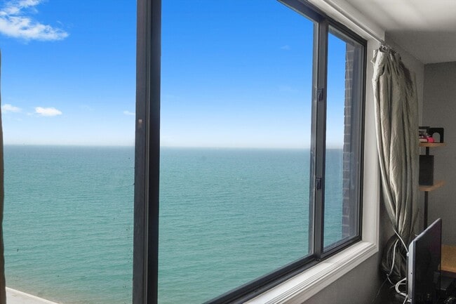 6325 N Sheridan Rd, Unit 808 in Chicago, IL - Foto de edificio - Building Photo