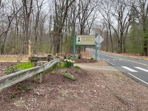 31 Elm Hill Rd, Unit Apartment 2 in Vernon, CT - Foto de edificio - Building Photo