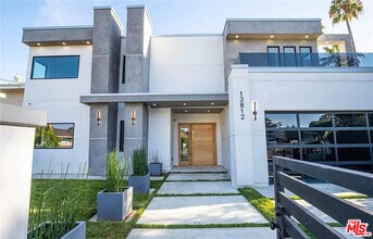 13812 Cumpston St in Los Angeles, CA - Foto de edificio - Building Photo