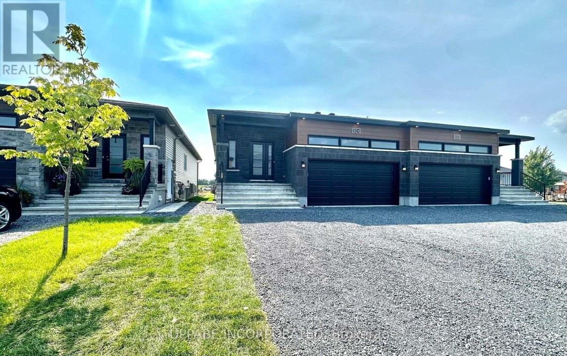 904 Chablis Cres in Embrun, ON - Building Photo