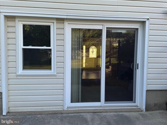 property at 18 Cobblestone Ln