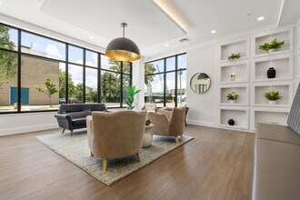 305 Border St, Unit 402 in Boston, MA - Foto de edificio - Building Photo