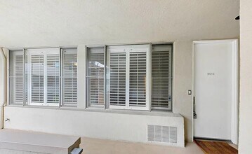 1200 Flores St in West Hollywood, CA - Foto de edificio - Building Photo