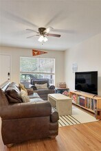 2207 Leon St, Unit 204 in Austin, TX - Building Photo - Building Photo