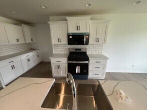 663 N Montego St in Nixa, MO - Building Photo - Building Photo