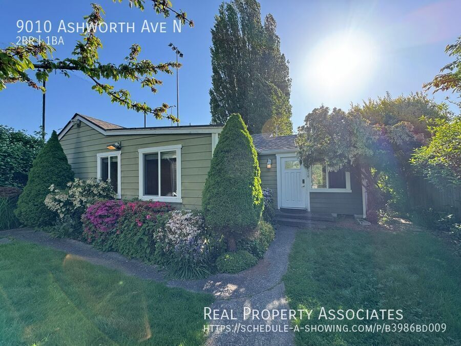 9010 Ashworth Ave N in Seattle, WA - Building Photo