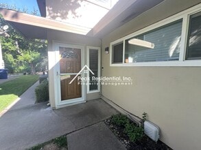 5153 Connecticut Dr in Sacramento, CA - Building Photo - Building Photo