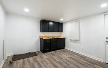 1361 E 45th St in Cleveland, OH - Building Photo - Building Photo