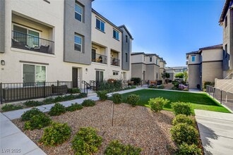 2824 Copper Wind Ln in Las Vegas, NV - Building Photo - Building Photo