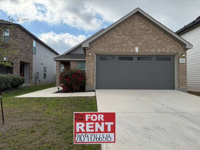 323 Deer Crest Dr in New Braunfels, TX - Building Photo - Building Photo