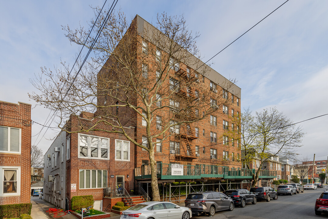 1877 E 12th St in Brooklyn, NY - Building Photo