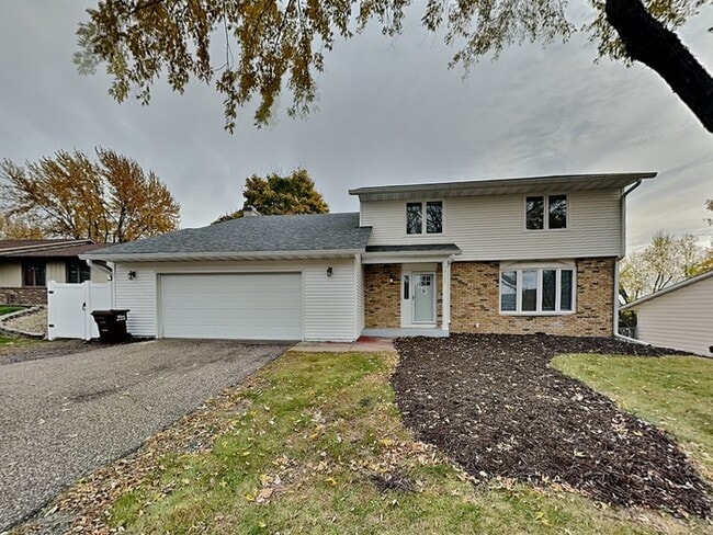 property at 8525 Ivywood Ave S