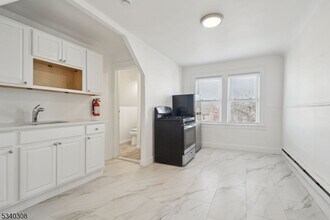 403 Abington Ave in Bloomfield, NJ - Building Photo - Building Photo