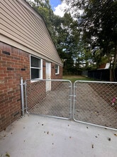 150 E Blue Jay Rd in Louisville, KY - Foto de edificio - Building Photo