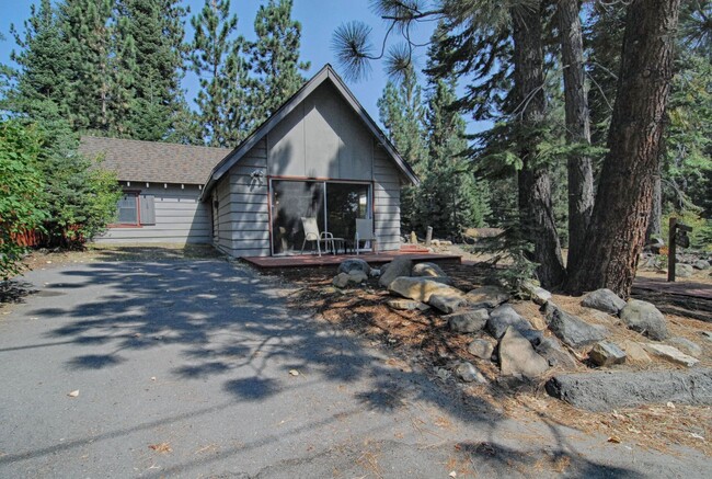 7268 Plaza Cir in Tahoe Vista, CA - Building Photo - Building Photo