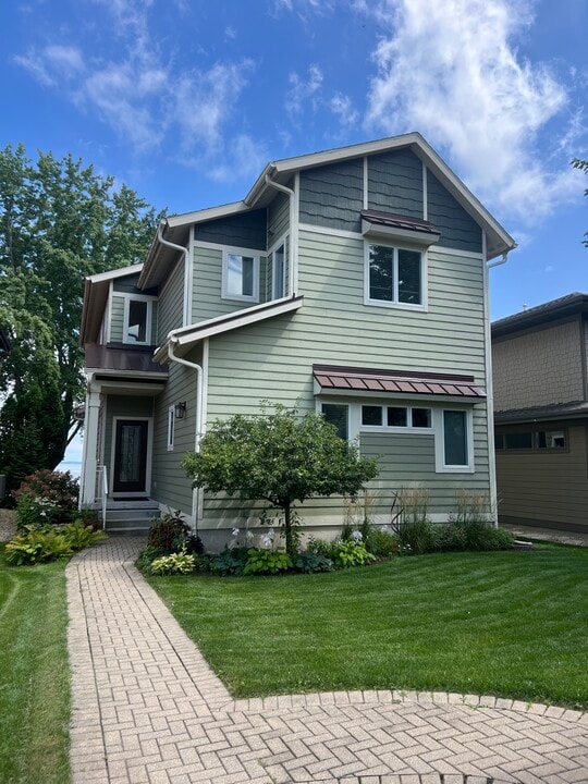2321 Middleton Beach Rd in Middleton, WI - Building Photo