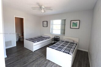 141 McArthur Pkwy in Pembroke Pines, FL - Foto de edificio - Building Photo