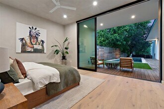 910 W Johanna St in Austin, TX - Building Photo - Building Photo