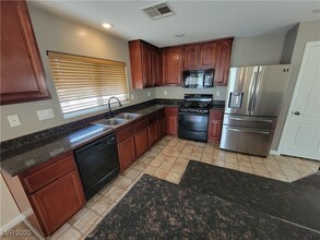 6334 W Silver Ribbon Ct, Unit 2850-14 in Las Vegas, NV - Building Photo - Building Photo