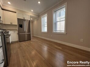 51 Wood Ave, Unit 3 in Boston, MA - Building Photo - Building Photo