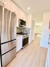 6815 Edgewater Dr in Coral Gables, FL - Building Photo - Building Photo