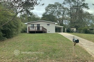 2996 Horse Shoe Dr in Atlanta, GA - Building Photo